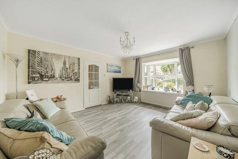 33 Francis Close, Horndon On The Hill, Stanford-le-hope, SS17 8NT