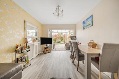 33 Francis Close, Horndon On The Hill, Stanford-le-hope, SS17 8NT