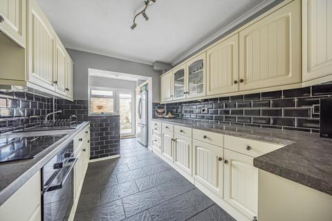 33 Francis Close, Horndon On The Hill, Stanford-le-hope, SS17 8NT