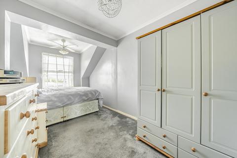 33 Francis Close, Horndon On The Hill, Stanford-le-hope, SS17 8NT