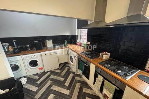 9 bedroom house to rent, Belle Vue Road, Leeds LS3
