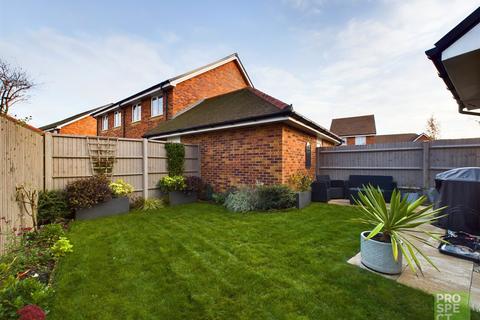 3 bedroom semi-detached house for sale, Hurst Avenue, Blackwater, Camberley, Hampshire, GU17