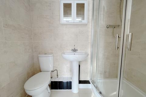 1 bedroom in a house share to rent, Oak Avenue, Hounslow, TW5