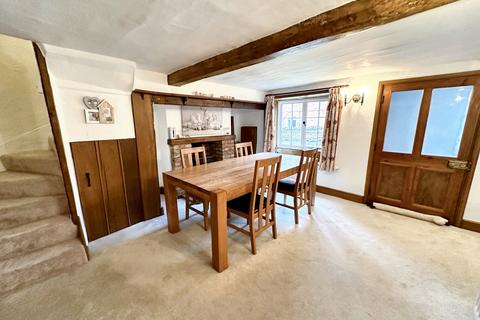 3 bedroom cottage for sale, High Street, Weedon, NN7 4PX.