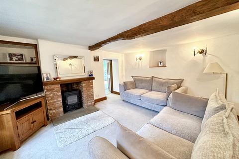 3 bedroom cottage for sale, High Street, Weedon, NN7 4PX.