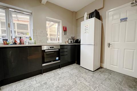 1 bedroom in a house share to rent, Great West Road, Hounslow, TW5