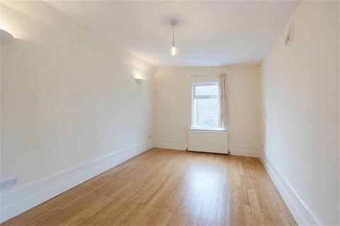 3 bedroom flat to rent, Sipson Road, West Drayton UB7