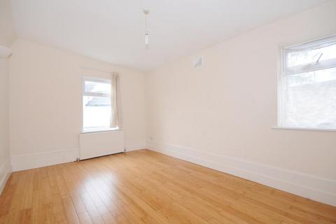 3 bedroom flat to rent, Sipson Road, West Drayton UB7