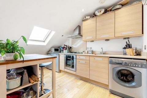 2 bedroom flat to rent, Trent Road, London SW2