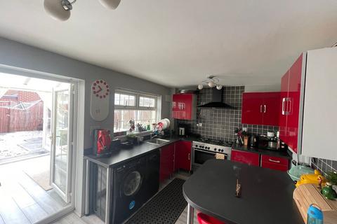 3 bedroom terraced house to rent, 165 Forth Drive, Birmingham, B37 6PR