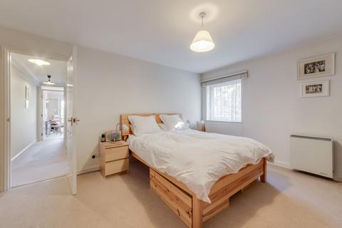 2 bedroom flat for sale, Rushcutters Court, 2 Boat Lifter Way, London, SE16