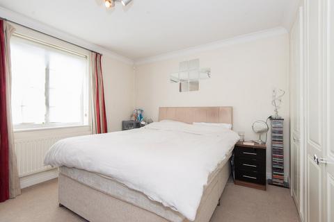 2 bedroom apartment to rent, East Road, London SW19