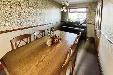 142 Fairway, Waltham, Grimsby, DN37 0NG