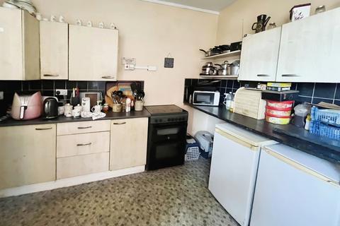 166 Park Street, Grimsby, DN32 7NS
