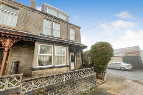 5 bedroom end of terrace house to rent, Park Dene, Halifax HX1