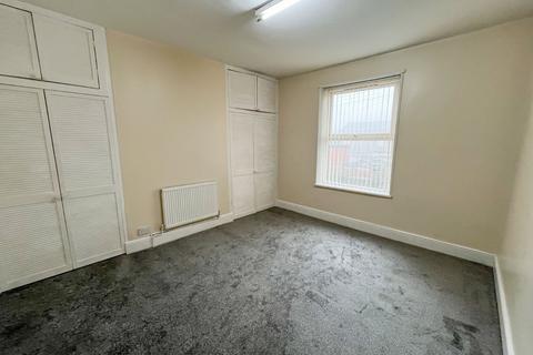 5 bedroom end of terrace house to rent, Park Dene, Halifax HX1