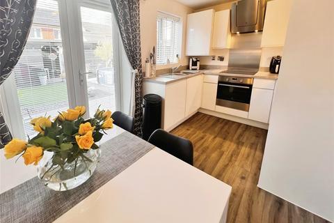 2 bedroom end of terrace house for sale, Upton Drive, Staffordshire DE14