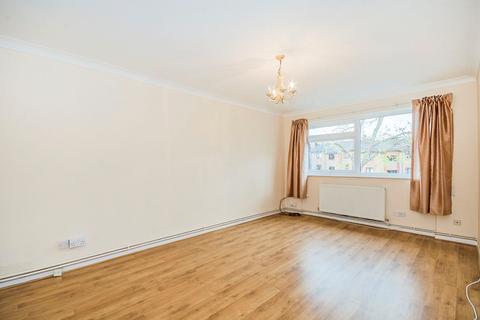 2 bedroom flat to rent, Grove Road, Surrey SM1