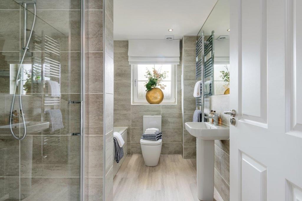 Main bathroom in detached 4 bedroom home