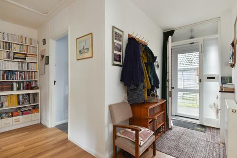 37 The Crescent, Canterbury, CT2 7AW