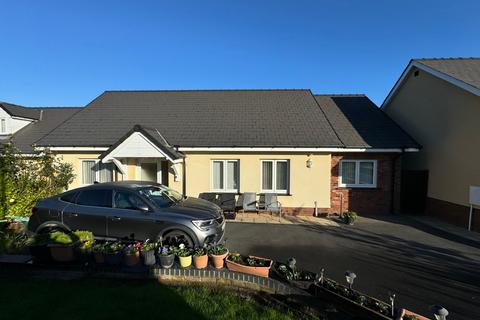 3 bedroom detached bungalow for sale, Dolphin Court, New Quay, SA45