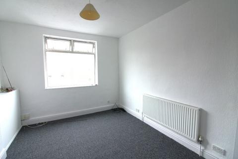 2 bedroom flat to rent, b Station Terrace, Hucknall, Nottingham