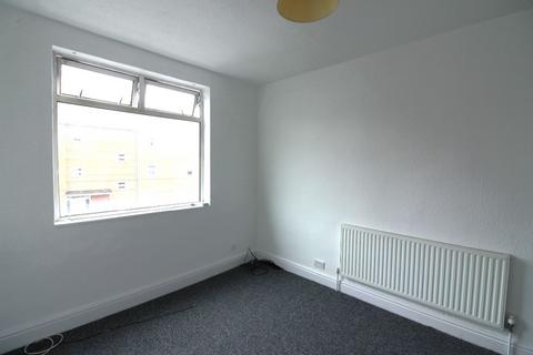 2 bedroom flat to rent, b Station Terrace, Hucknall, Nottingham