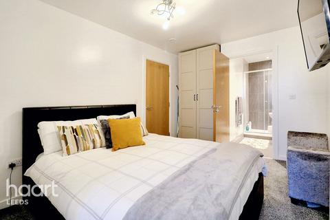 2 bedroom apartment for sale, Cross Green Lane, Leeds