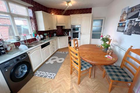 3 bedroom bungalow for sale, Cleveleys Avenue, Cleveleys FY5