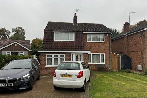 4 bedroom detached house to rent, Bluebell Close, Orpington