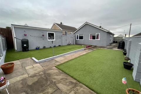 3 bedroom detached bungalow for sale, Oaklands, Llanelli