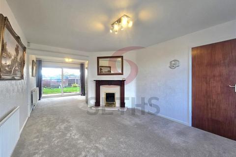 3 bedroom semi-detached house to rent, Birsmore Avenue, Leicester LE4