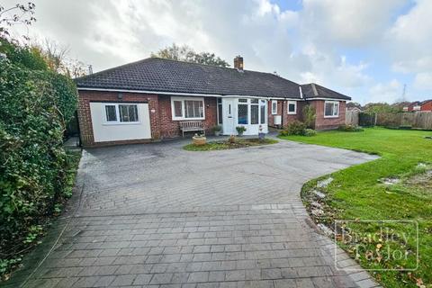 4 bedroom detached bungalow for sale, Park Drive, Lea PR2