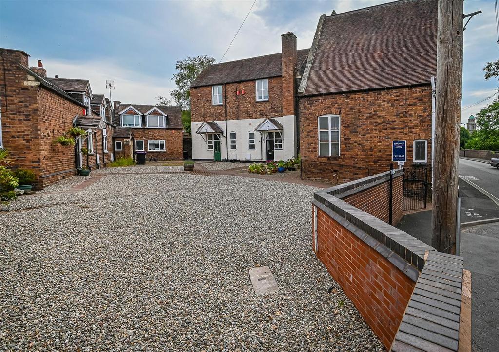 4 Listley Court-1.jpg