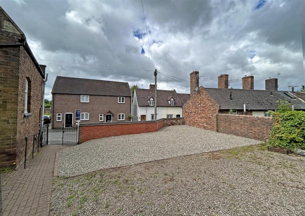 4 Listley Court-2.jpg