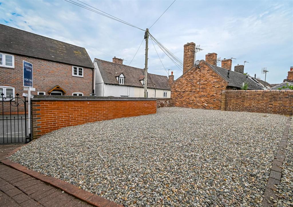 4 Listley Court-4.jpg