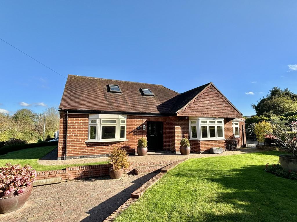 Countesthorpe, Leicester LE8 4 bed detached house for sale £550,000