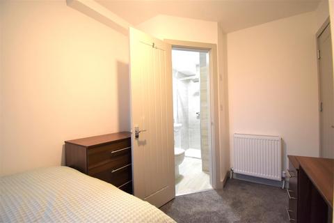 6 bedroom terraced house to rent, Tiverton Road, Birmingham B29