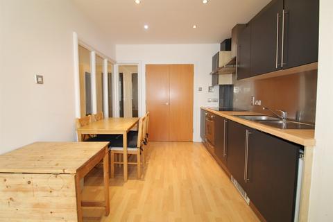 2 bedroom apartment to rent, South Parade, Leeds