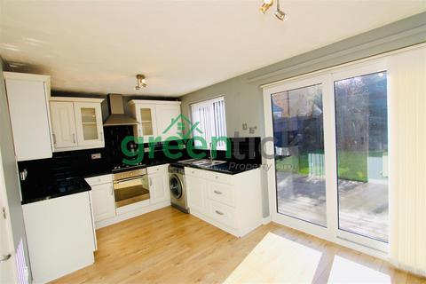 3 bedroom end of terrace house to rent, Elwood, Harlow