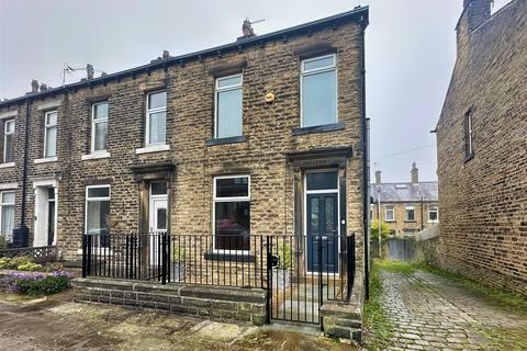 3 bedroom end of terrace house for sale, Abbey Walk, Halifax