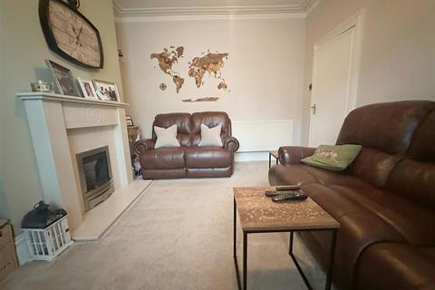 3 bedroom end of terrace house for sale, Abbey Walk, Halifax