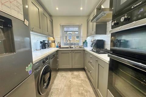 32 Abbey Walk, Halifax, HX3 0AJ