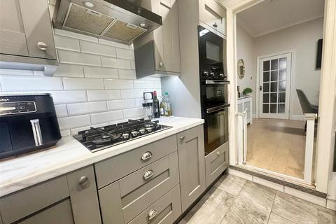 32 Abbey Walk, Halifax, HX3 0AJ