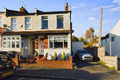 3 bedroom end of terrace house for sale, Woodman Road, Coulsdon CR5