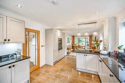 1 Bern Hurst Close, Sellindge, Ashford, TN25 6LN