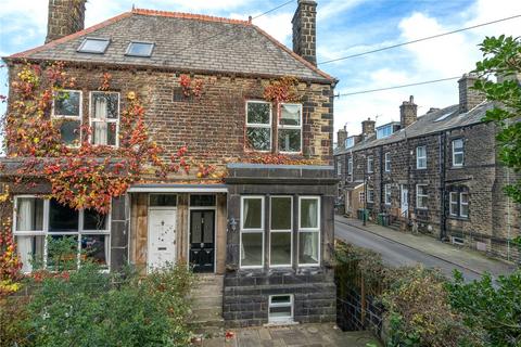 4 bedroom terraced house for sale, East View, Yeadon, Leeds, West Yorkshire