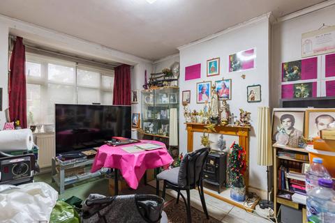 3 bedroom flat for sale, Fairlop Road, Upper Leytonstone, London, E11