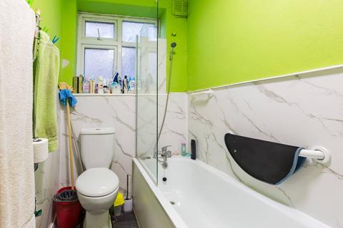 3 bedroom flat for sale, Fairlop Road, Upper Leytonstone, London, E11