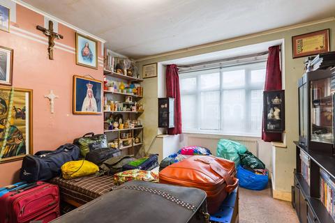 3 bedroom flat for sale, Fairlop Road, Upper Leytonstone, London, E11